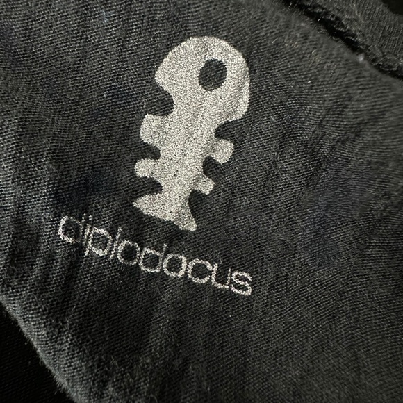 Diplodocus Dutch Top with Silver Design - Picture 2 of 3